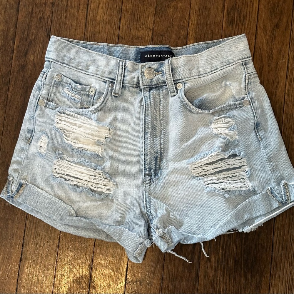 Light denim distressed Mom shorts Aeropostale size 4